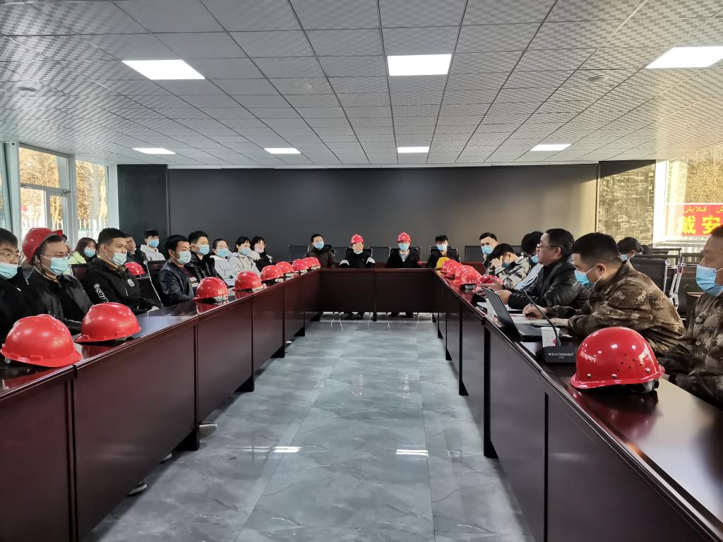 项目部高工给学生做讲座